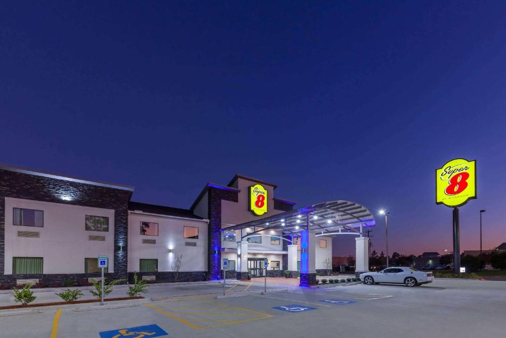 Super 8 by Wyndham Kingwood Houston North